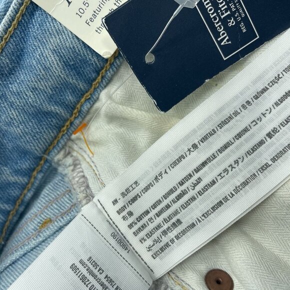 NEW Abercrombie & Fitch Women's 18 Curve Love 4" High Rise Mom Shorts Light Wash - Picture 8 of 12